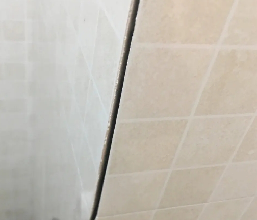 六盘水瓷砖空鼓维修公司分享阳台瓷砖脱落的修复过程可以分为以下几个步骤